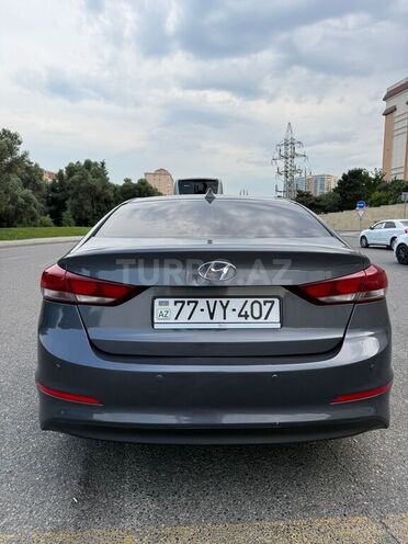 Hyundai Elantra-3