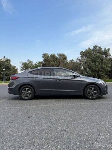 Hyundai Elantra-7
