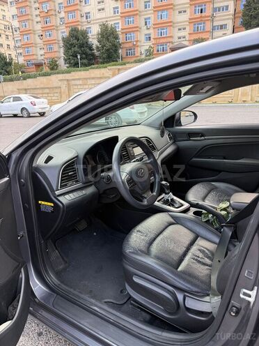Hyundai Elantra-9