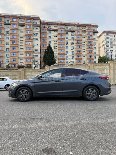 Hyundai Elantra-8