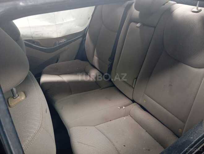 Hyundai Elantra-3