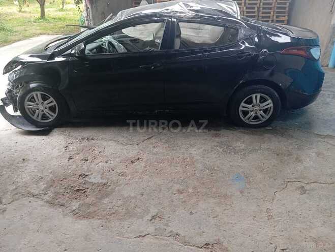 Hyundai Elantra-4