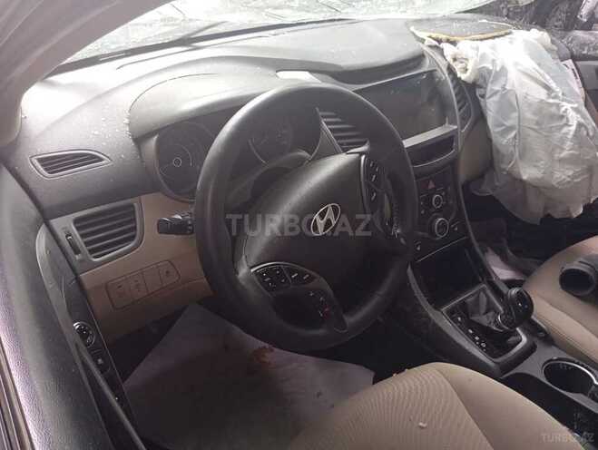 Hyundai Elantra-6