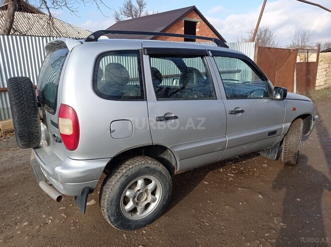 Chevrolet Niva-4