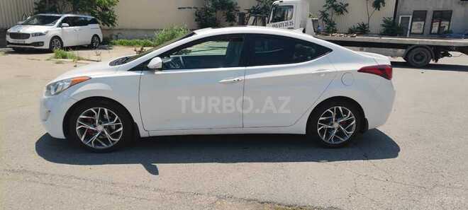 Hyundai Elantra-4