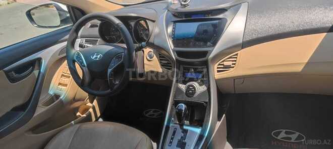 Hyundai Elantra-5