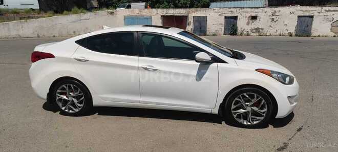 Hyundai Elantra-3