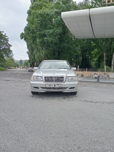Mercedes C 200-1