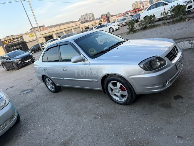 Hyundai Accent-2