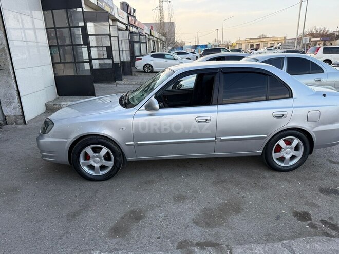 Hyundai Accent-4