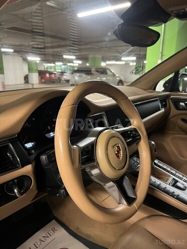 Porsche Macan-16