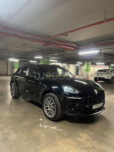Porsche Macan-4