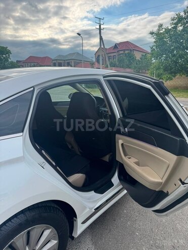 Hyundai Sonata-5