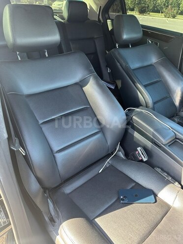 Mercedes E 250-11