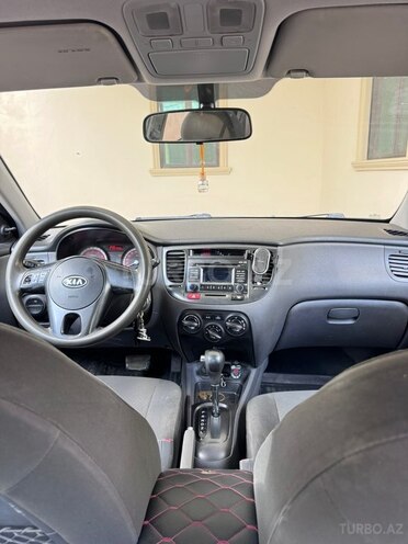 Kia Rio-5