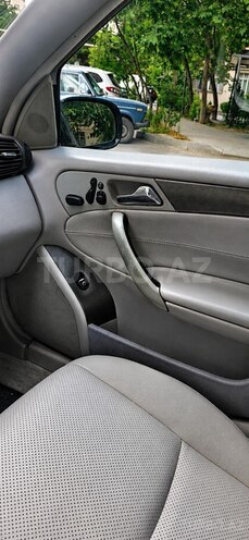 Mercedes C 320-11