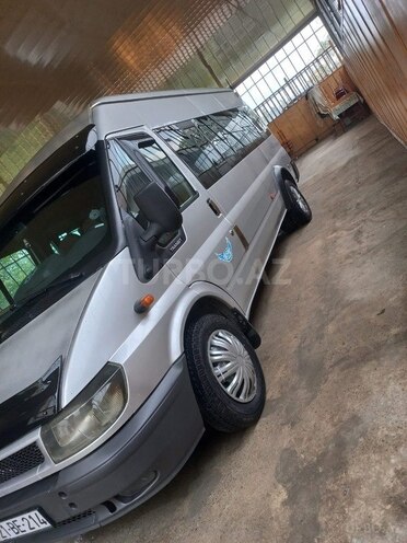 Ford Transit-16
