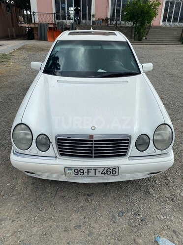 Mercedes E 200-1