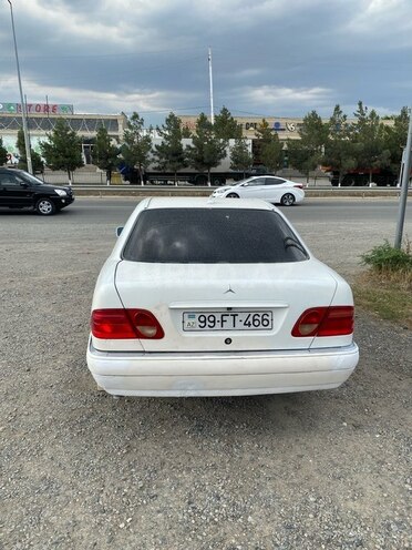 Mercedes E 200-2