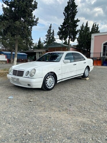 Mercedes E 200-3