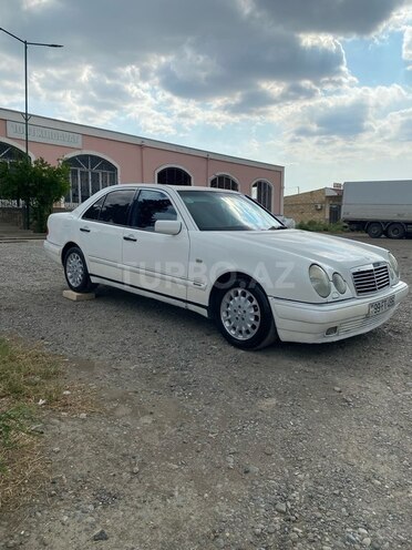 Mercedes E 200-4