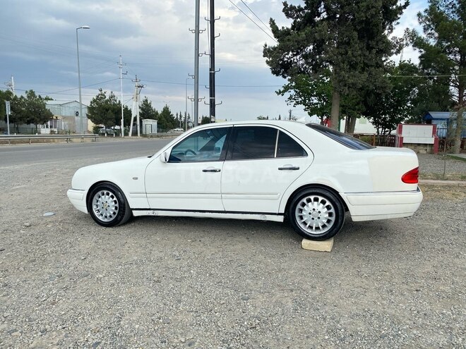 Mercedes E 200-5