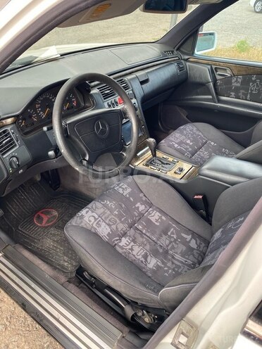 Mercedes E 200-7