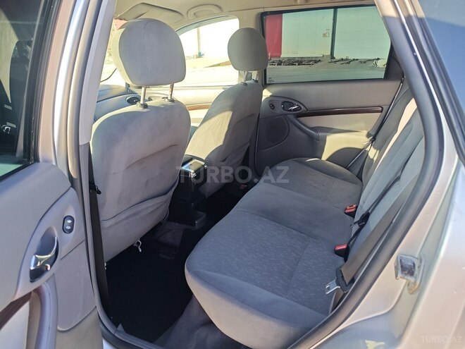 Ford Focus-7