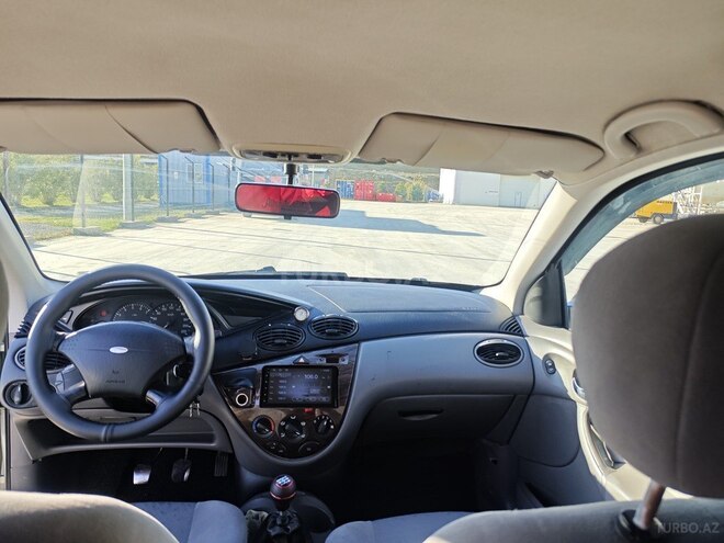 Ford Focus-11