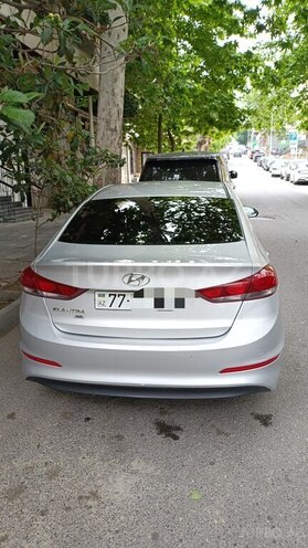 Hyundai Elantra-2
