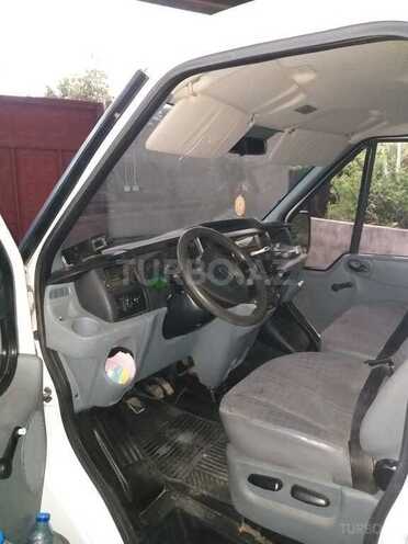 Ford Transit-10