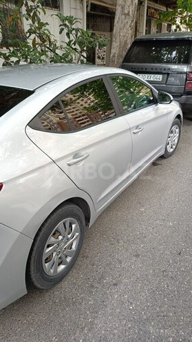 Hyundai Elantra-3