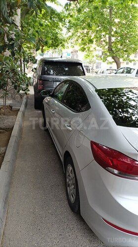 Hyundai Elantra-5