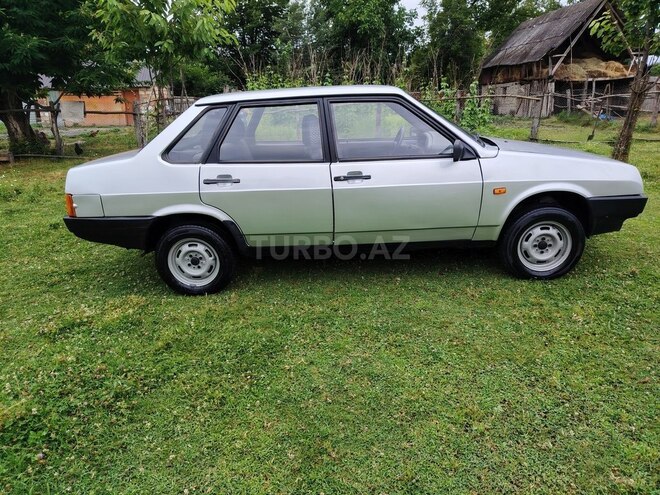LADA (VAZ) 21099-2