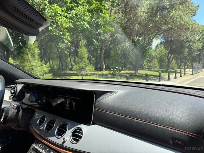 Mercedes E 300 e-2