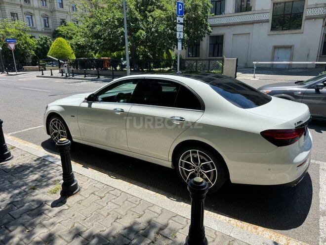 Mercedes E 300 e-16