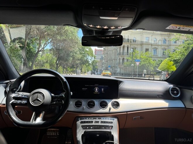 Mercedes E 300 e-4