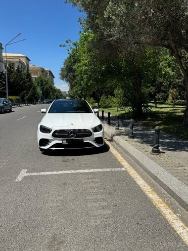Mercedes E 300 e-13