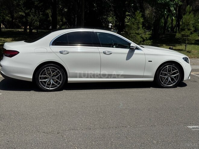 Mercedes E 300 e-11
