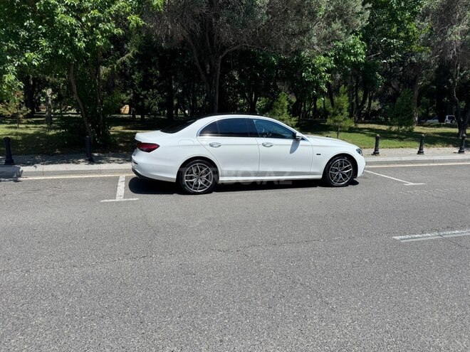 Mercedes E 300 e-9