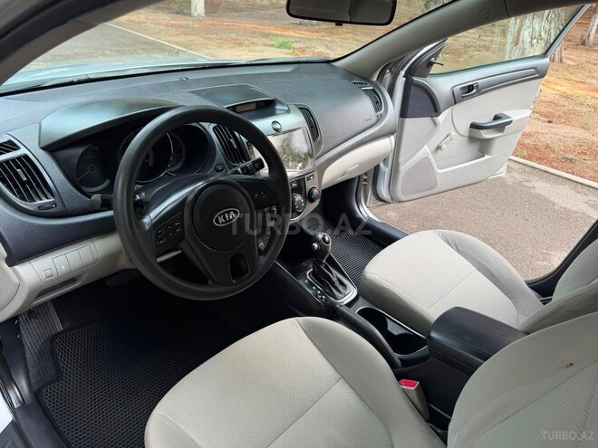 Kia Cerato-10