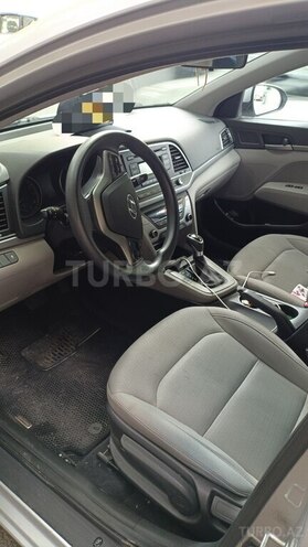 Hyundai Elantra-6