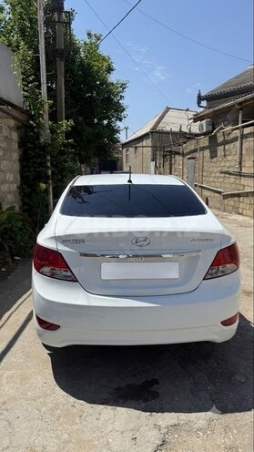 Hyundai Accent-14