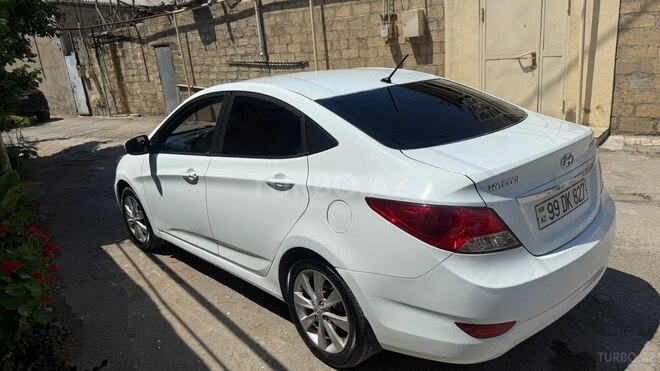 Hyundai Accent-13
