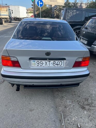 BMW 323-2