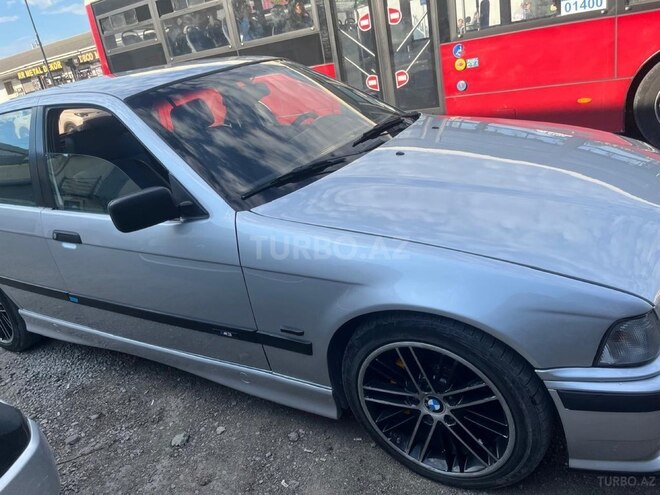 BMW 323-4