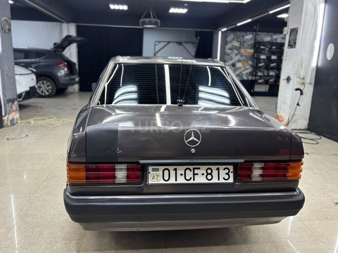 Mercedes 190-4