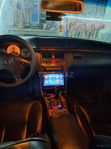 Mercedes E 240-3