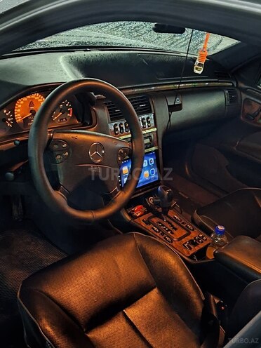 Mercedes E 240-4