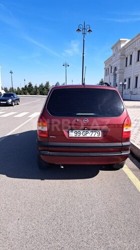 Opel Zafira-5